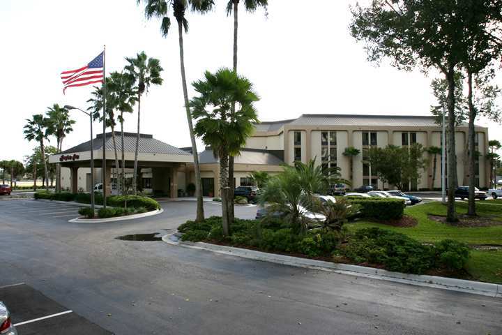 Hampton Daytona Speedway-airport Hotel